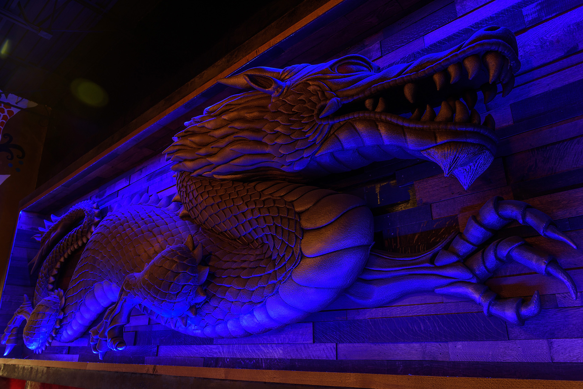 Neon Dragon Sculpture – www.